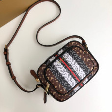 burberry-camera-bag-4