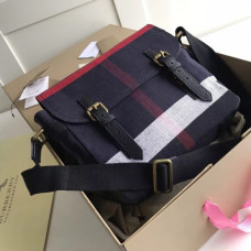 burberry-messenger-bag-2