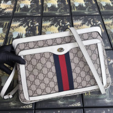 gucci-gg-supreme-shoulder-bag