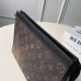 louis-vuitton-pochette-voyage-7