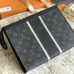 louis-vuitton-pochette-voyage-clutch