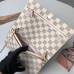 louis-vuitton-pochette-weekend