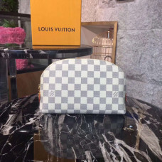 louis-vuitton-pouch-2