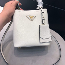 prada-saffiano-3